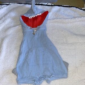 Cat&Jack shark outfit size 0-3 months
